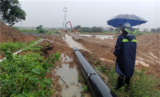 全力以赴迎戰(zhàn)洪峰  護航湖南“能源大動脈”運行——公司岳陽長郴管道汨羅段改線工程項目部防汛側記