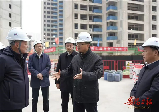 謝衛(wèi)江到公司南區(qū)改造項目九禧府樓盤調研