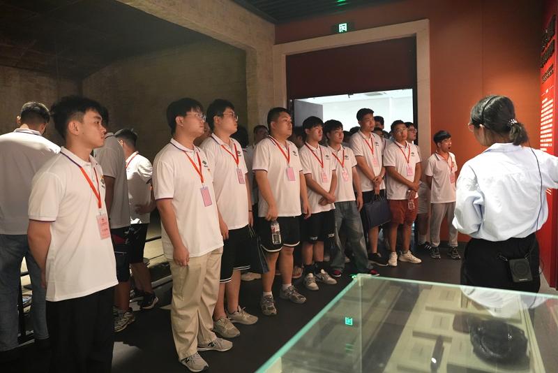 2024年7月25日，公司組織新入職員工到楊開(kāi)慧紀(jì)念館接受愛(ài)國(guó)主義教育